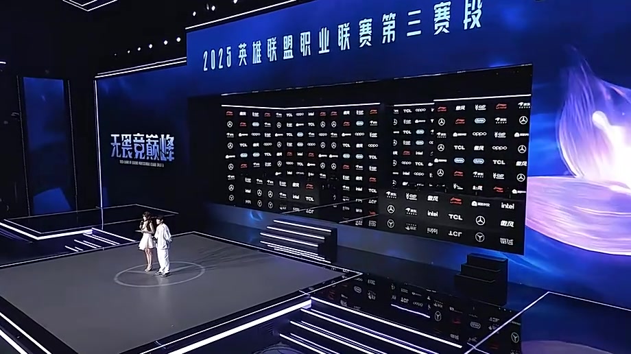 JackeyLove：Hang说我伟大开心就好；祝大家新年快乐