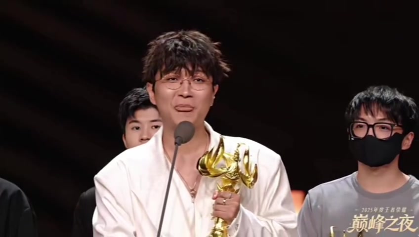 【球盟会】Cat获2025年度最具影响力赛事主播：这个赛场真的太让人迷恋了