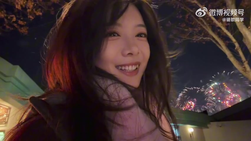 【万博电竞】骆歆：新年快乐❤️分享给你们我今天在迪士尼看的跨年烟花秀🎆
