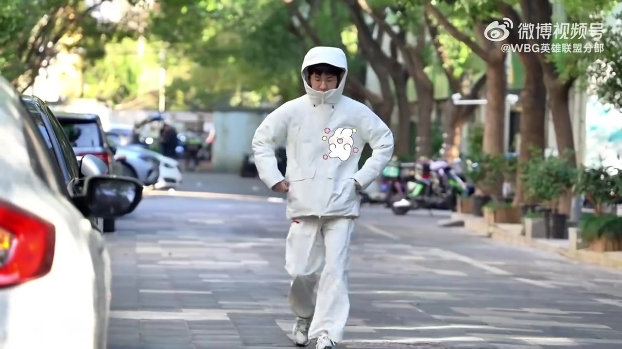 【万博电竞】WBG分享定妆照拍摄花絮：欣欣向荣的镜头内外，皆是序章📷