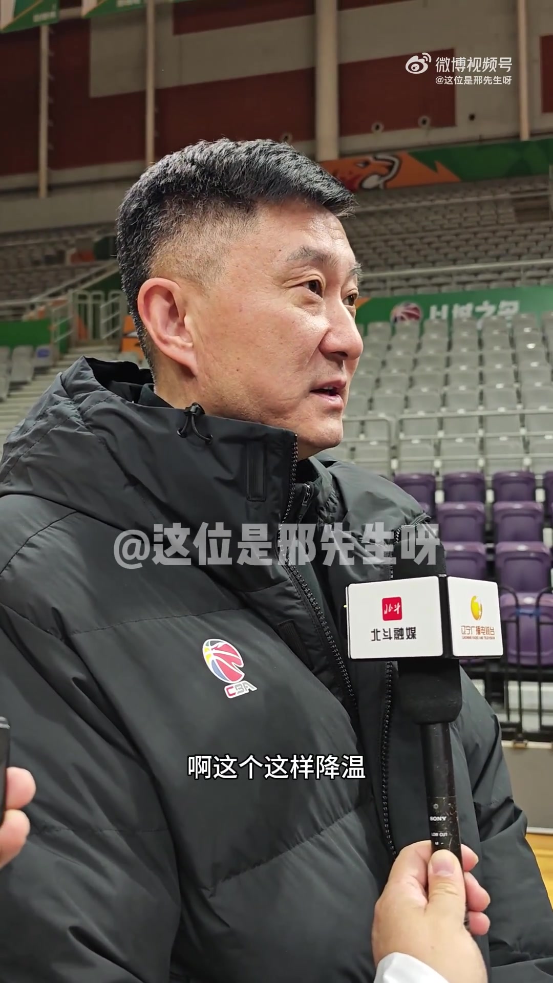 杜鋒：天氣很冷但在機(jī)場(chǎng)就感受到遼寧球迷熱情 遼寧籃球基礎(chǔ)雄厚