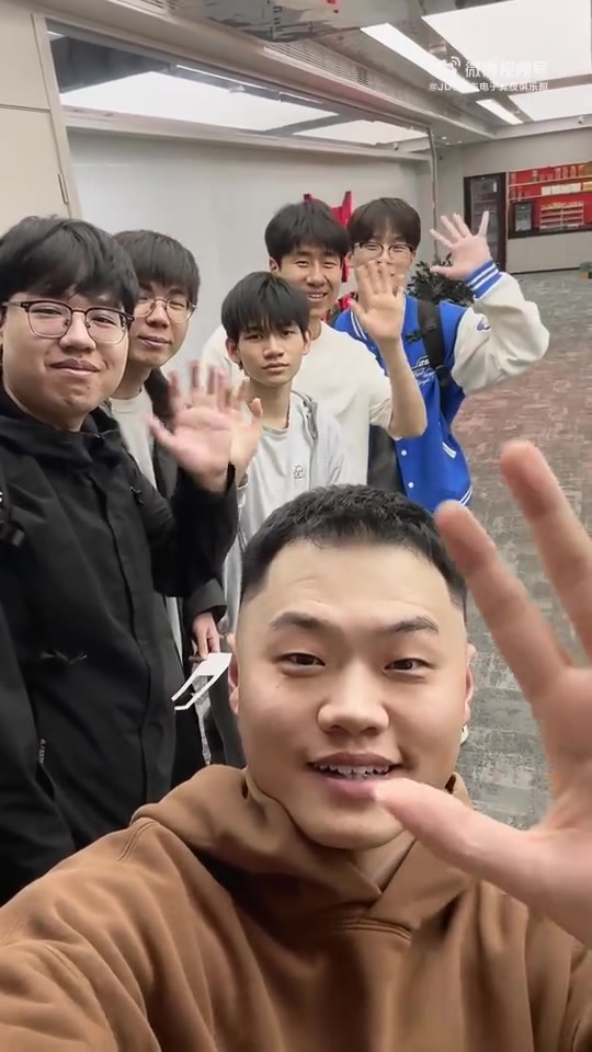 【万博电竞】JDG发布选手动态：大部队已tp到圣保罗！