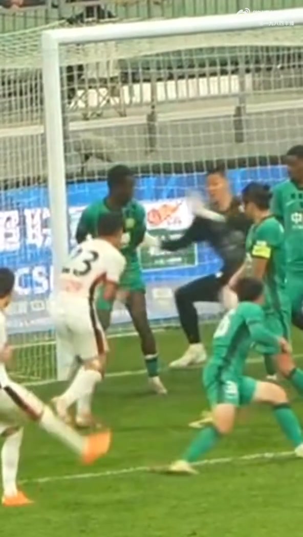 【今日上新】廖力生是否手球？媒体人晒争议瞬间另一个角度视频