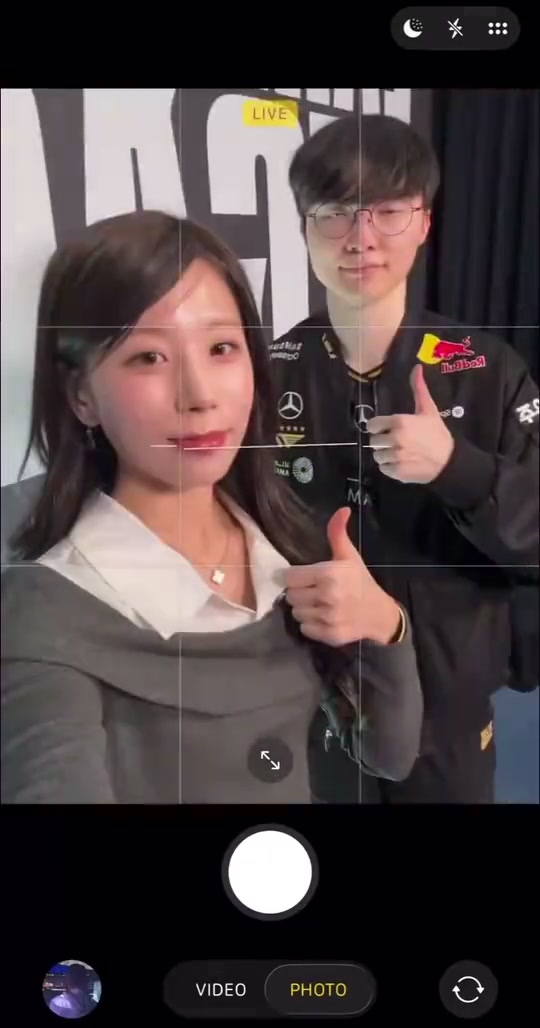 点赞👍志宣推特分享和Faker的合影~