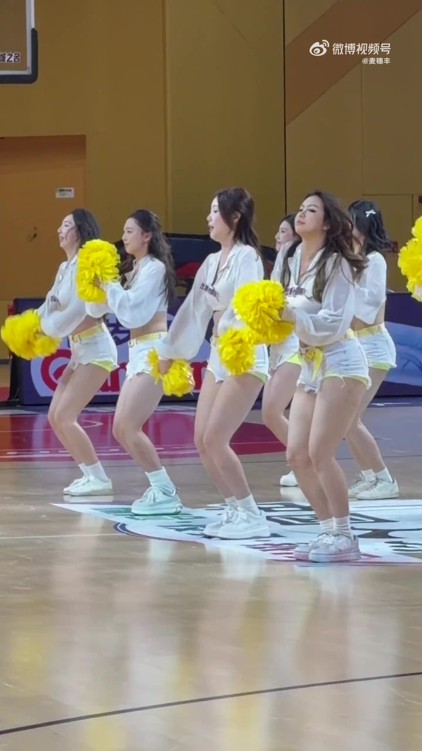 靚麗風景線！媒體人分享廣州男籃主場啦啦隊精彩表演