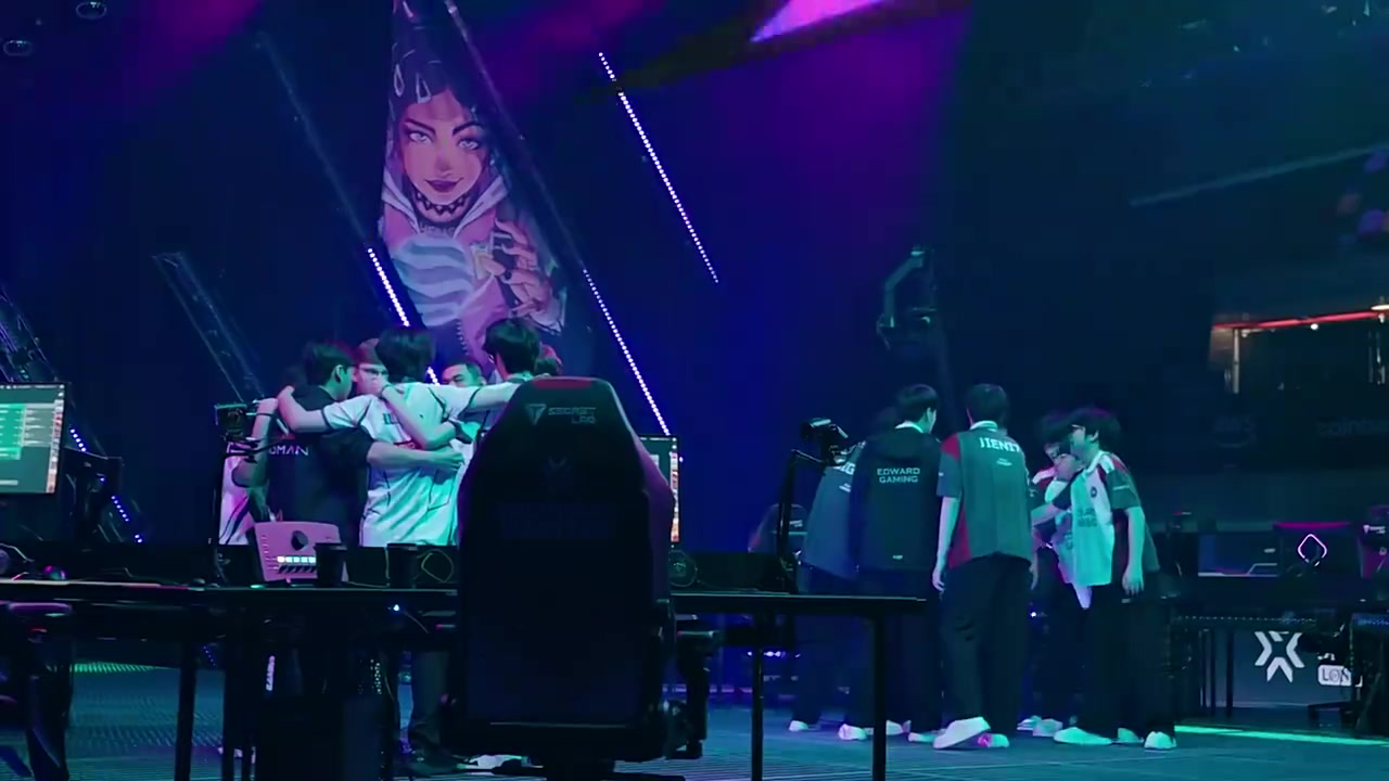 【万博电竞】EDG Jieni7：我喜欢尝试新东西，我觉得我还没到真正最厉害的时候