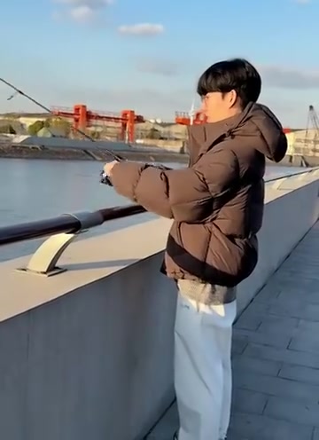 【球盟会】BLG官媒分享队员日常：分享一个生活化演技的钓鱼小per