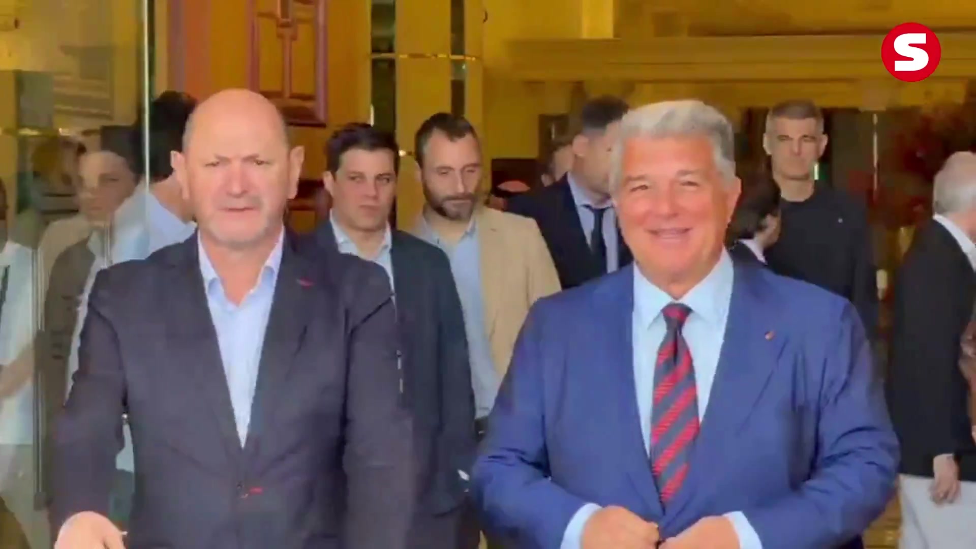 每體：西班牙足協(xié)主席盧贊造訪巴薩下榻酒店，拉波爾塔陪同